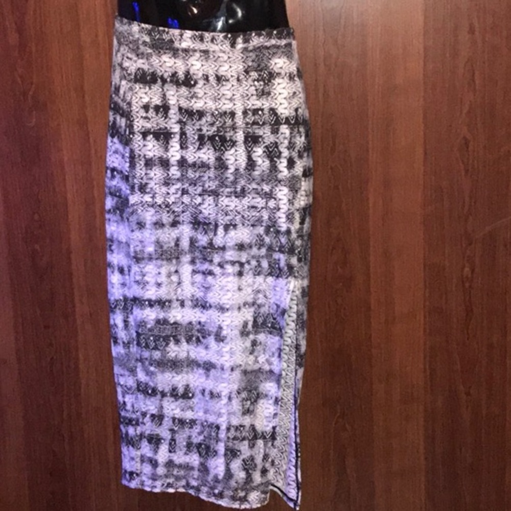 Mini-Skirt with Long Black/White OverLay, Sz S